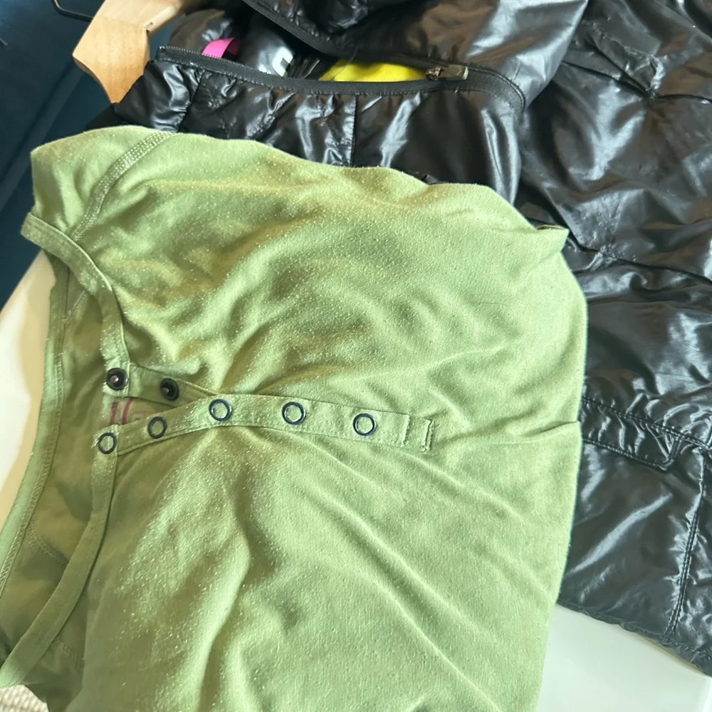 Two Stio Women's Tops. Red and green. 
Snap buttons. - Picture 2 of 2